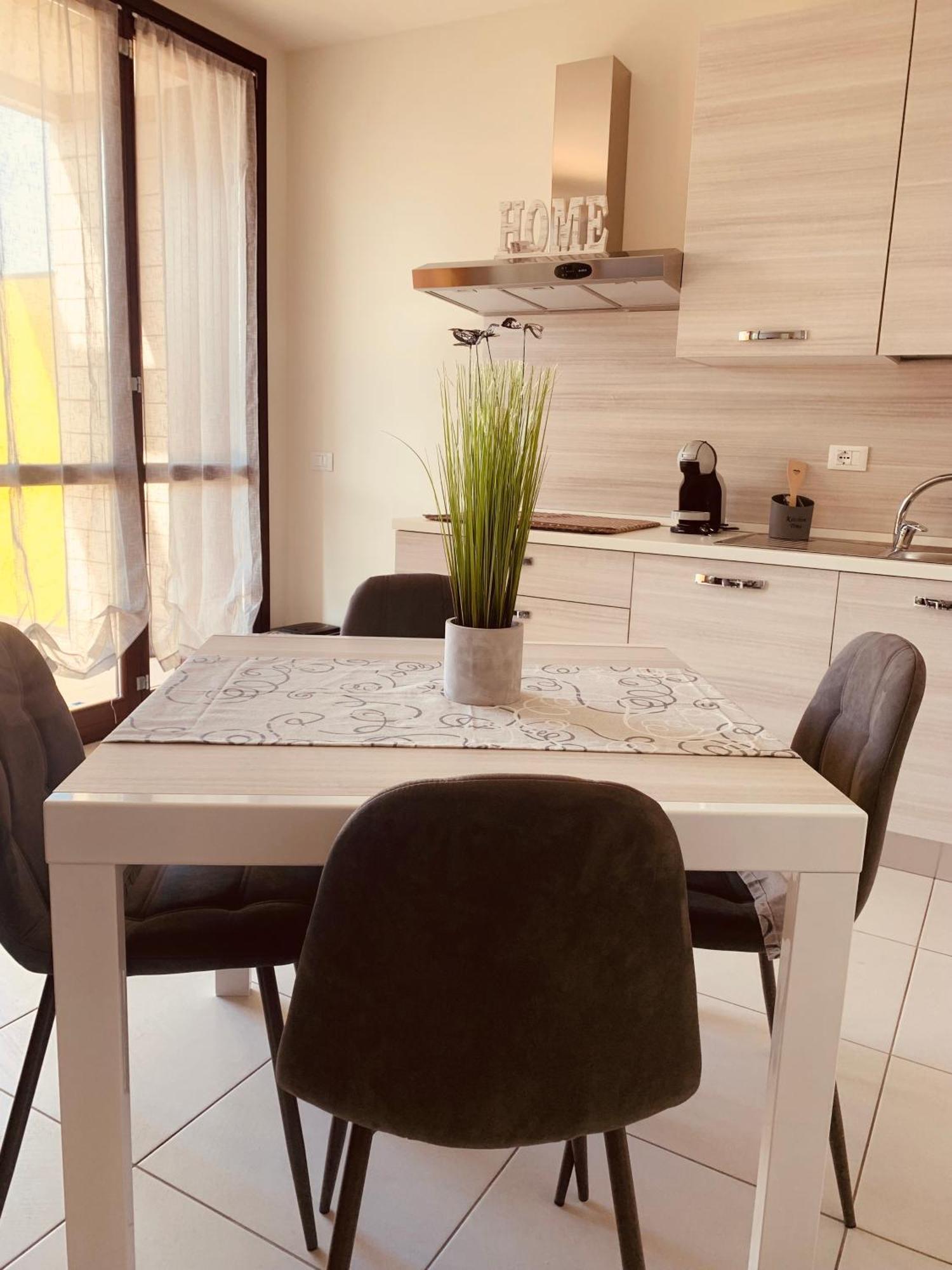 Deny & Carol'S House Apartment Somma Lombardo Luaran gambar